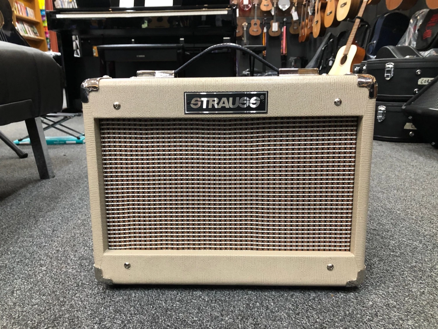 Strauss SM-T5 5 Watt Combo Valve Amplifier (Cream) AMPS/FX 3 Strauss SM-T5 5 Watt Combo Valve Amplifier (Cream) AMPS/FX
