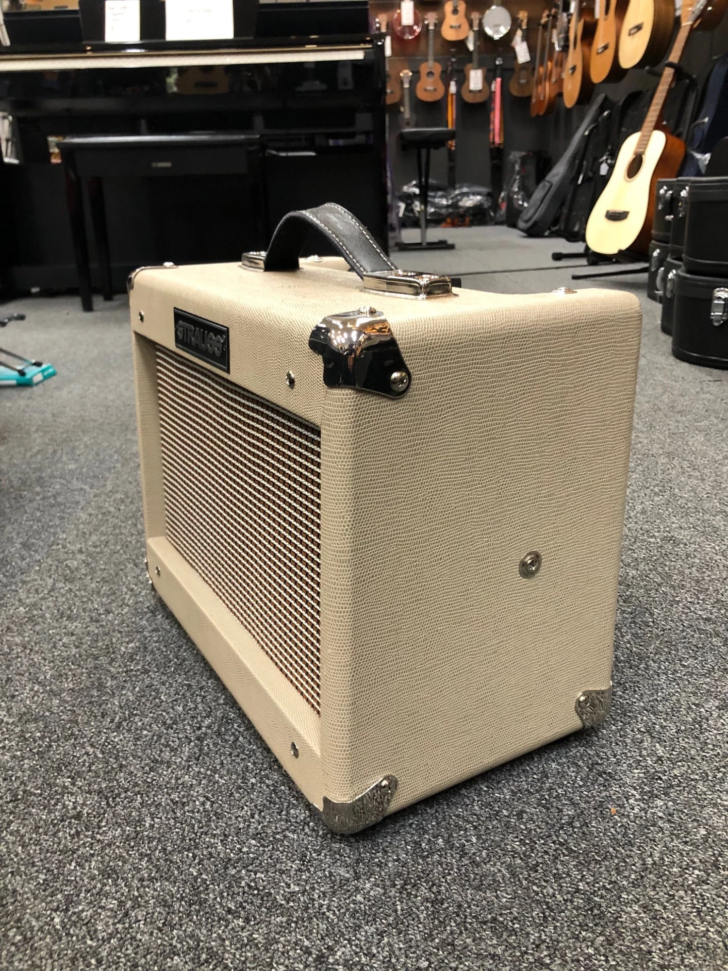 Strauss SM-T5 5 Watt Combo Valve Amplifier (Cream) AMPS/FX 6 Strauss SM-T5 5 Watt Combo Valve Amplifier (Cream) AMPS/FX