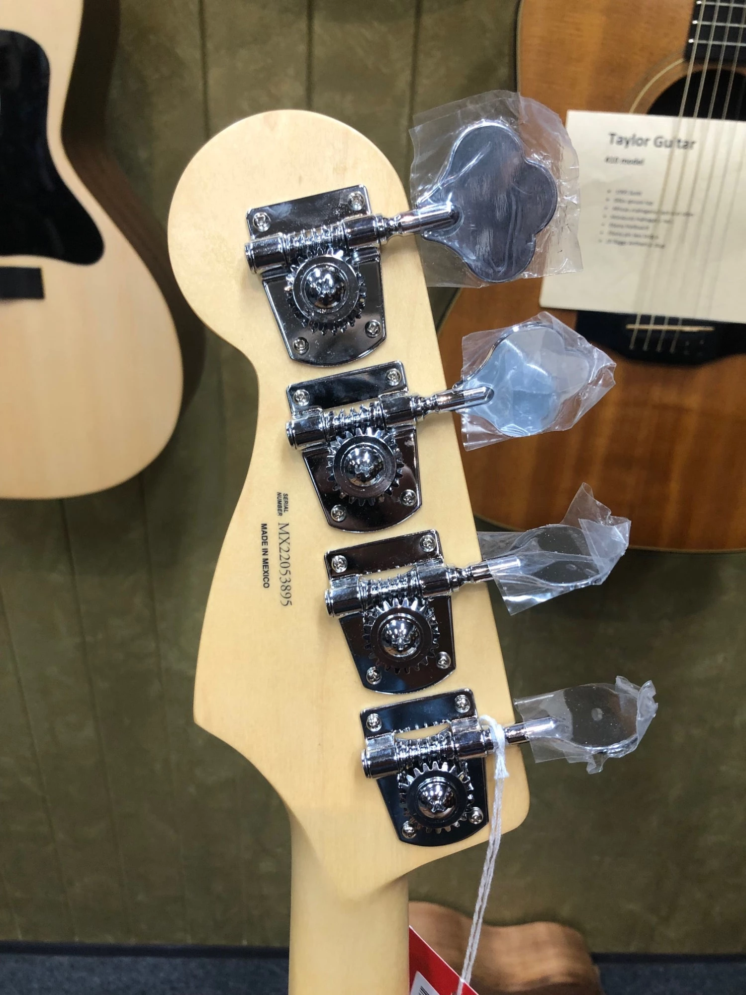 Fender Player Series Jazz Bass Tidepool Blue 7 Fender Player Series Jazz Bass Tidepool Blue