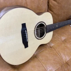 GUITARS CRAFTER MINO/ BLACK WALNUT SMALL BODY ACOUSTIC ELECTRIC GUITAR WITH SOLID SPRUCE TOP