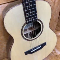 GUITARS CRAFTER MINO/ BLACK WALNUT SMALL BODY ACOUSTIC ELECTRIC GUITAR WITH SOLID SPRUCE TOP