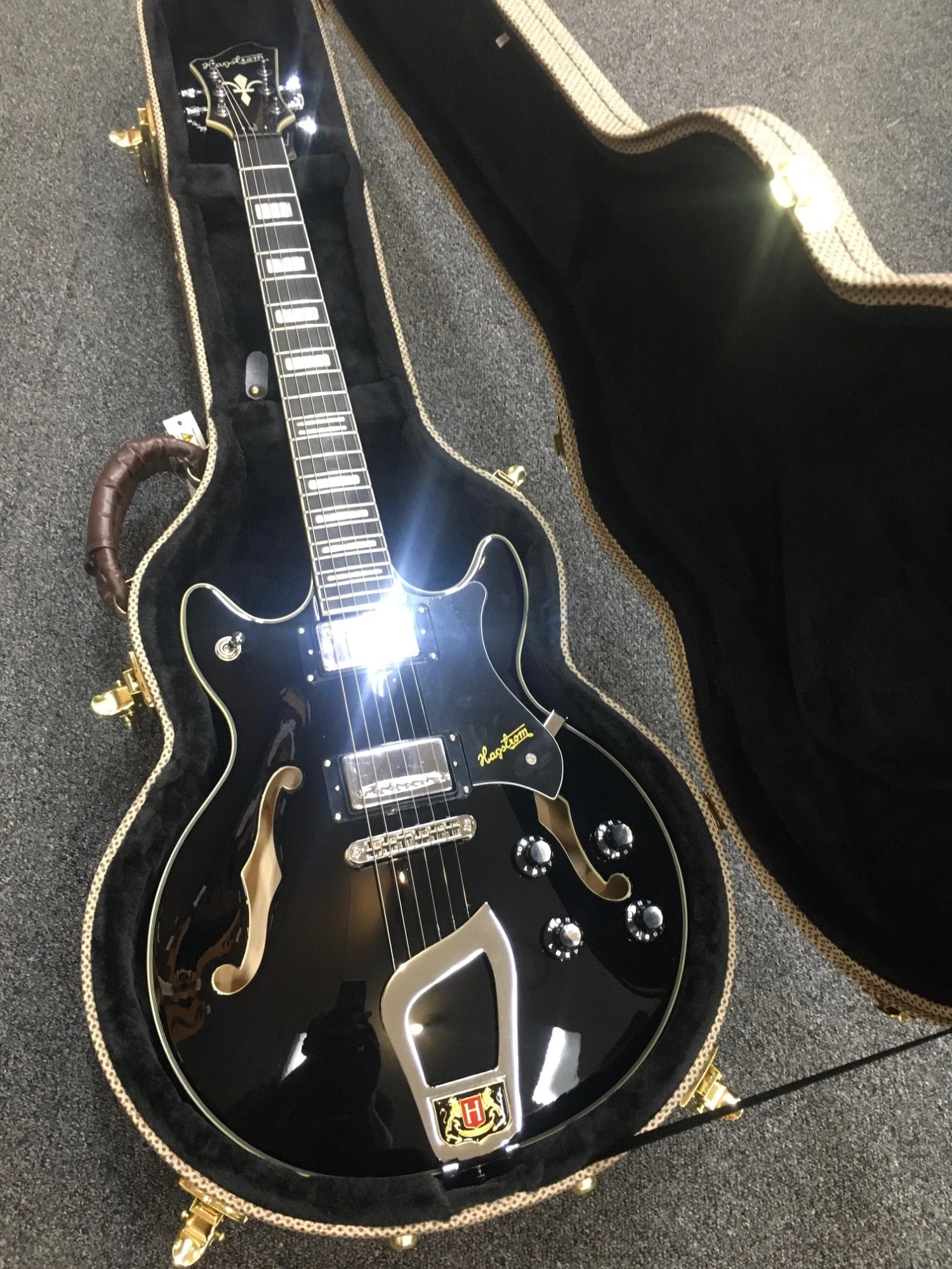 Hagstrom Alvar Semi-Hollow Guitar In Black Gloss The Warrior Elf God! 3 Hagstrom Alvar Semi-Hollow Guitar In Black Gloss The Warrior Elf God!