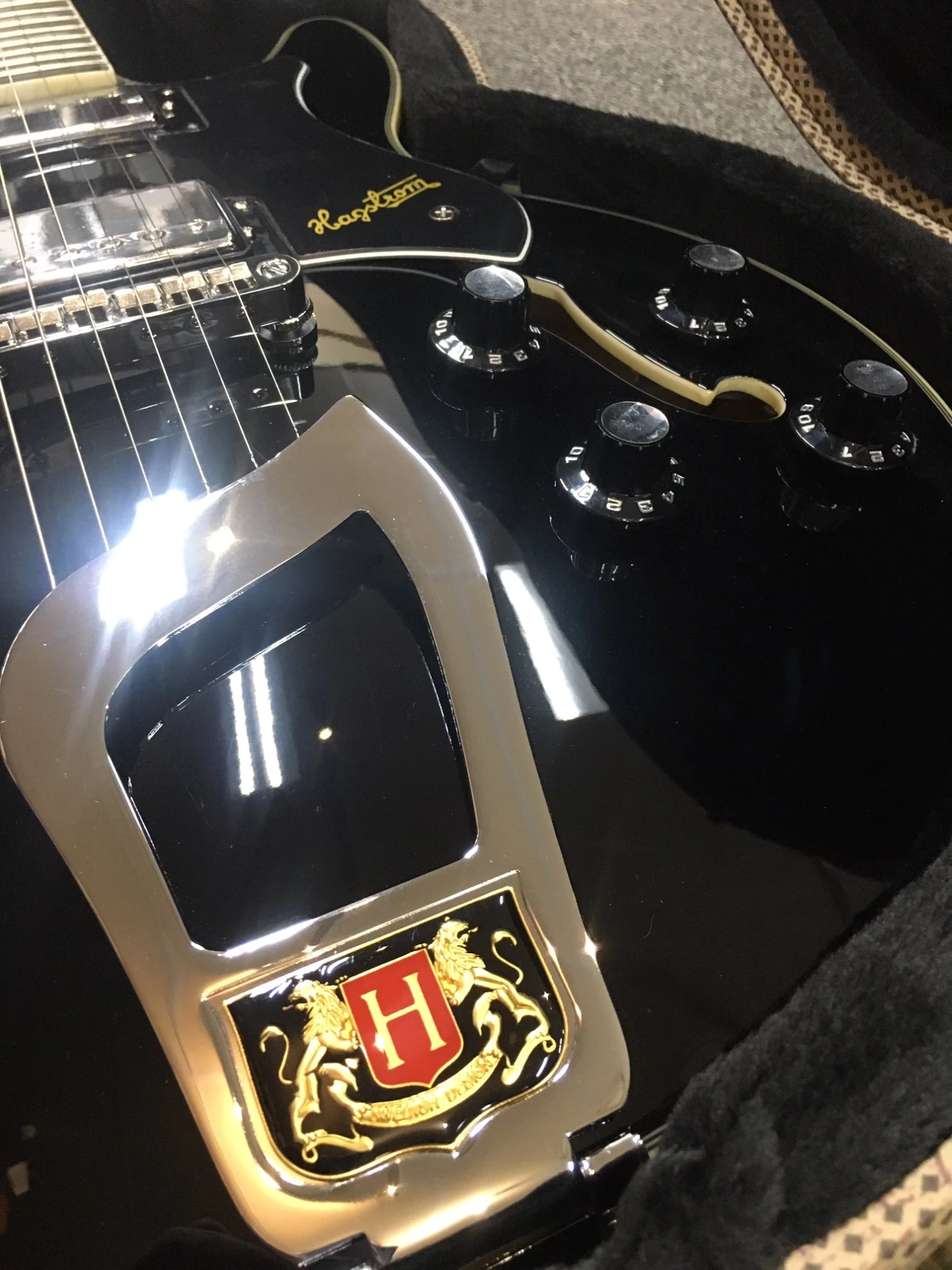 Hagstrom Alvar Semi-Hollow Guitar In Black Gloss The Warrior Elf God! 4 Hagstrom Alvar Semi-Hollow Guitar In Black Gloss The Warrior Elf God!