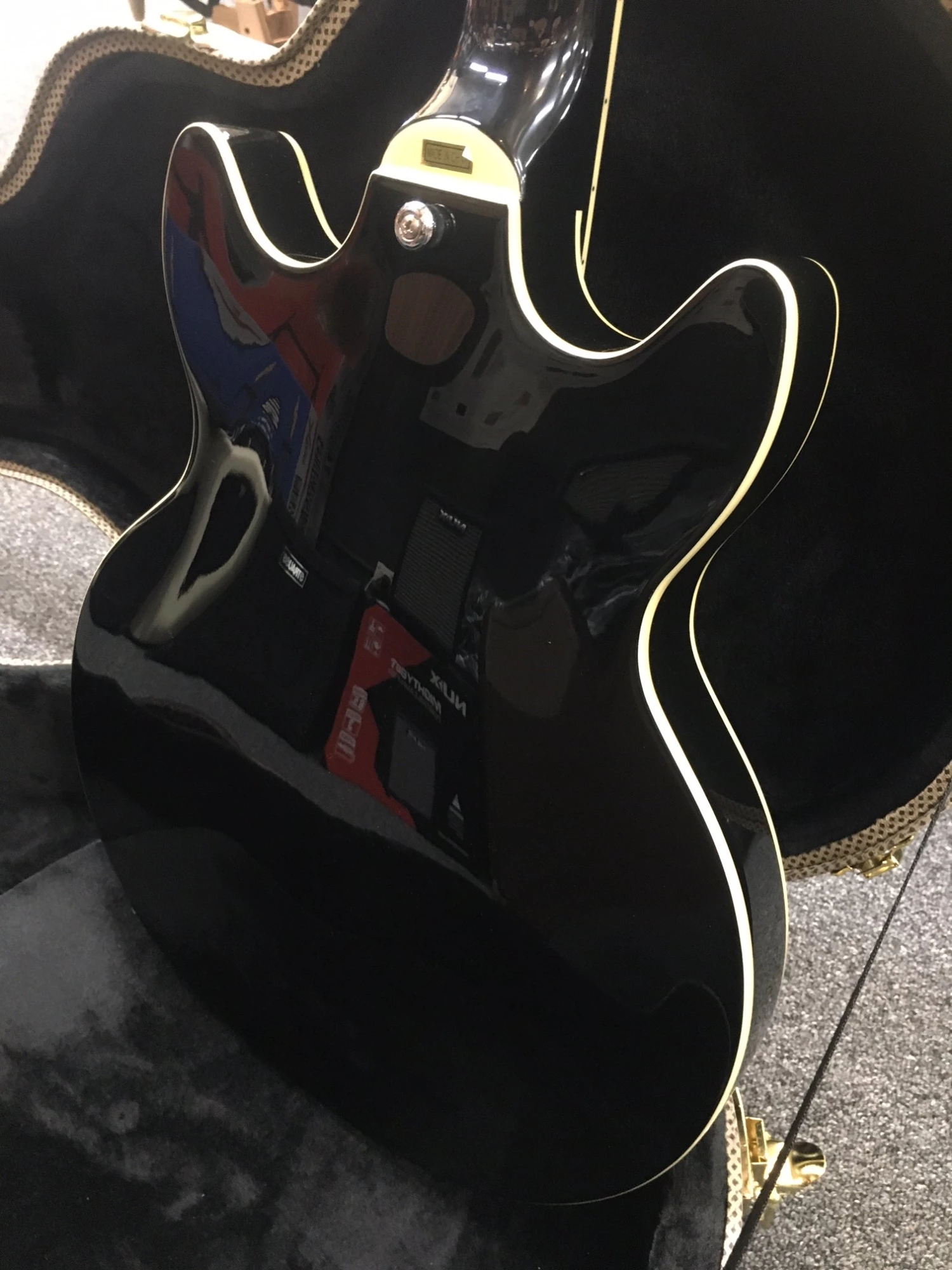 Hagstrom Alvar Semi-Hollow Guitar In Black Gloss The Warrior Elf God! 7 Hagstrom Alvar Semi-Hollow Guitar In Black Gloss The Warrior Elf God!