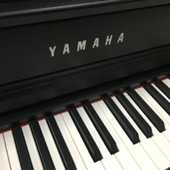 DIGITAL PIANOS/KEYBOARDS Yamaha CLP735B Digital Piano