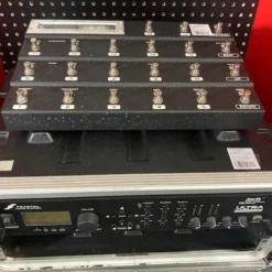 Fractal ULTRA AXE-FX In Roadcase W/ MFC-101 Controller ( Preloved )