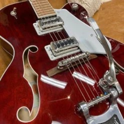 Gretsch G5420T Electromatic Classic Hollow Body Single-Cut With Bigsby Laurel Fingerboard Walnut Stain