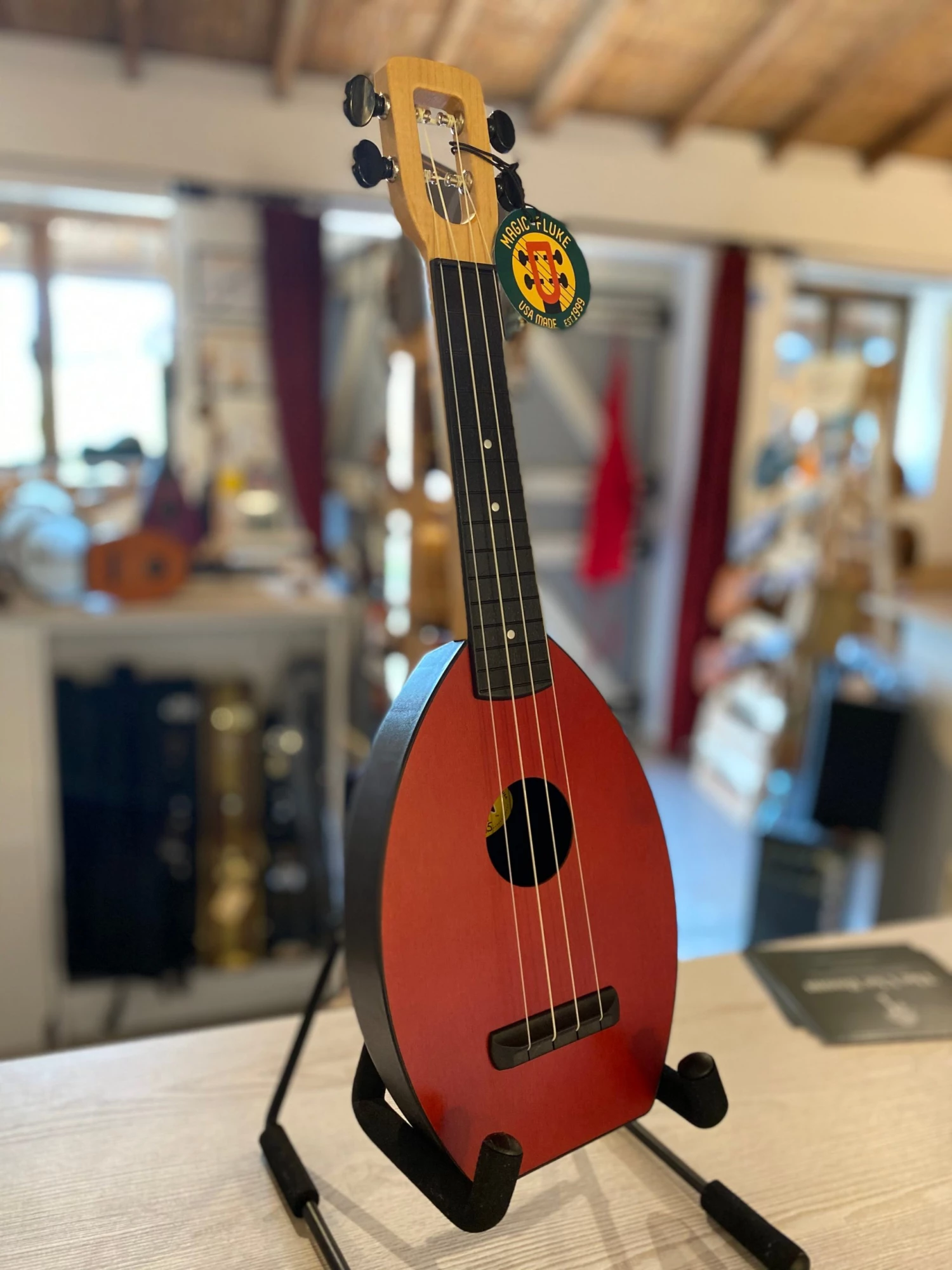 FLEA M-40 HIBISCUS UKULELE WITH BAG GUITARS 3 FLEA M-40 HIBISCUS UKULELE WITH BAG GUITARS