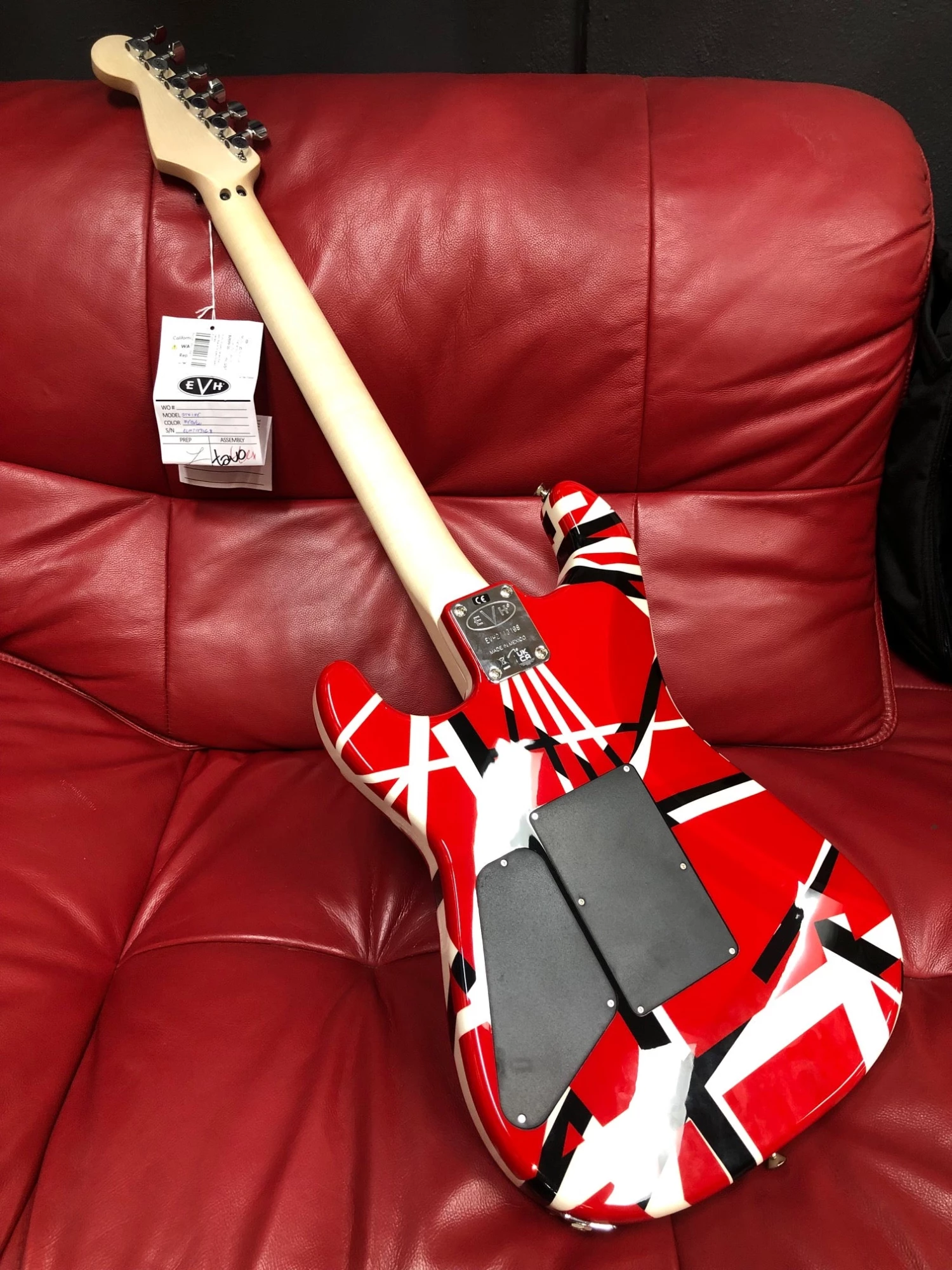 GUITARS EVH Striped Series Red With Black Stripes 4 GUITARS EVH Striped Series Red With Black Stripes