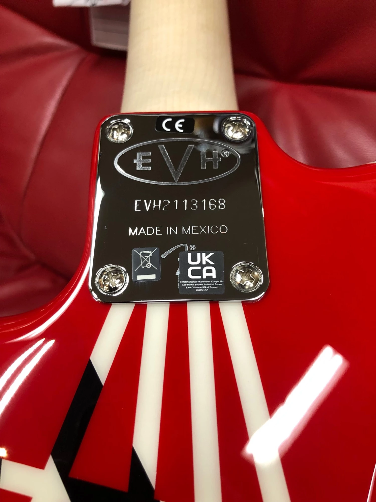 GUITARS EVH Striped Series Red With Black Stripes 5 GUITARS EVH Striped Series Red With Black Stripes