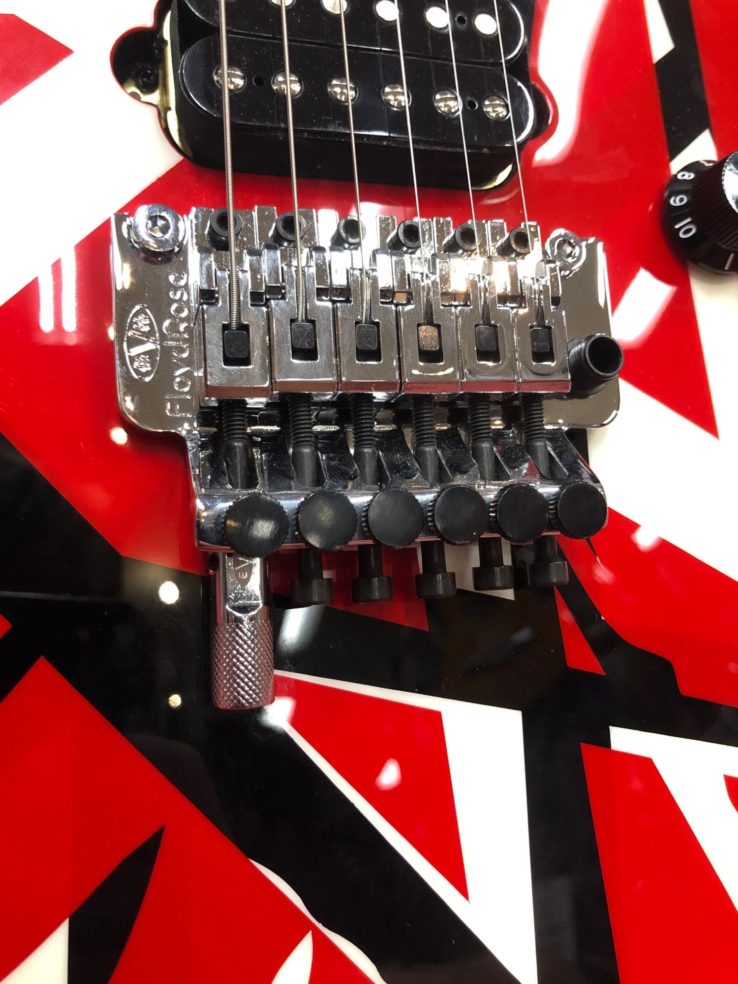 GUITARS EVH Striped Series Red With Black Stripes 8 GUITARS EVH Striped Series Red With Black Stripes