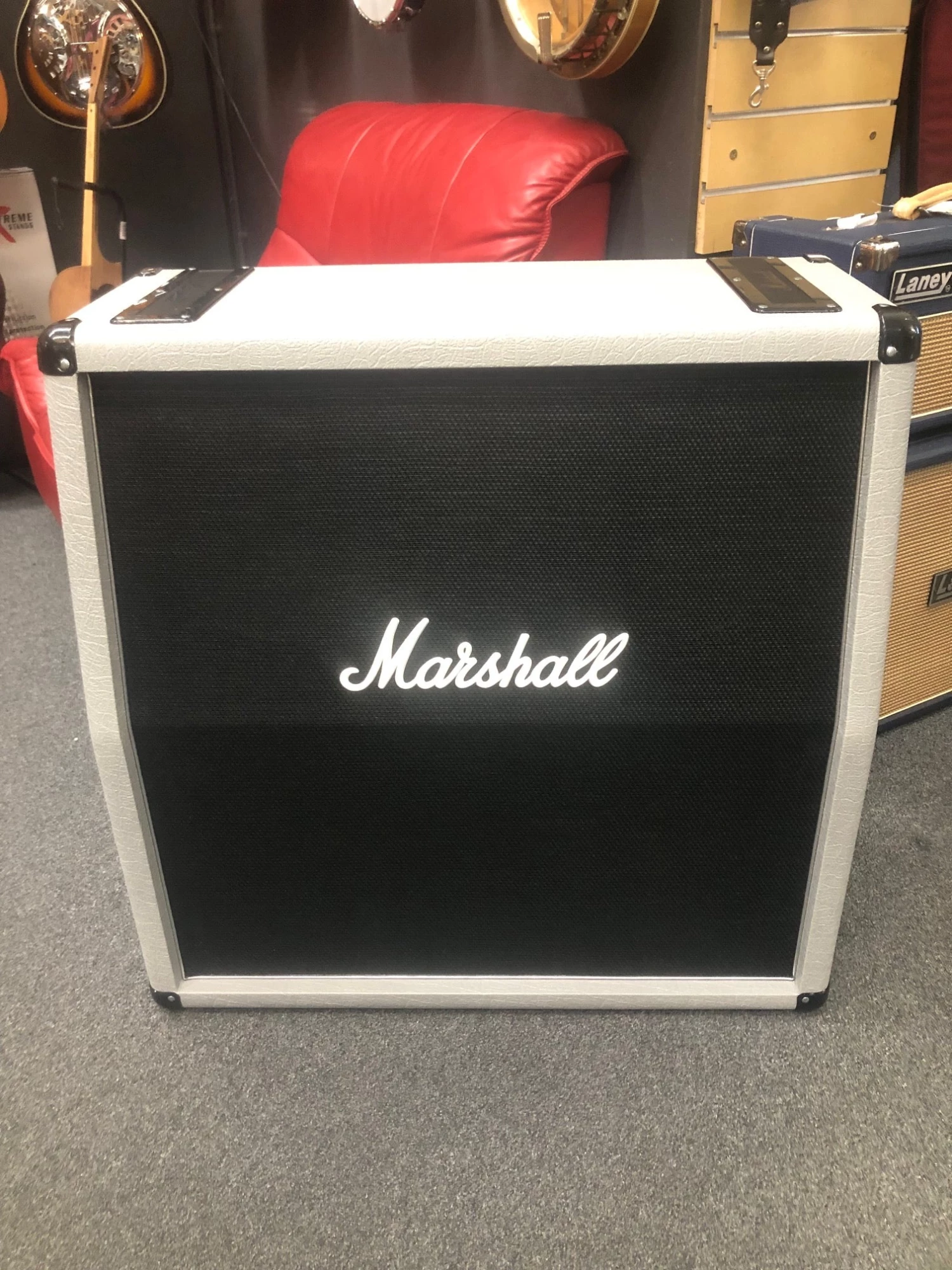 Marshall Silver Jubilee 4x12 Angled Cab AMPS/FX 4 Marshall Silver Jubilee 4x12 Angled Cab AMPS/FX