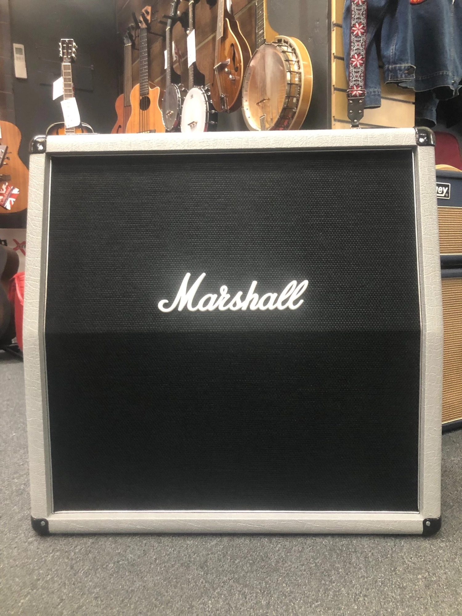 Marshall Silver Jubilee 4x12 Angled Cab AMPS/FX 3 Marshall Silver Jubilee 4x12 Angled Cab AMPS/FX