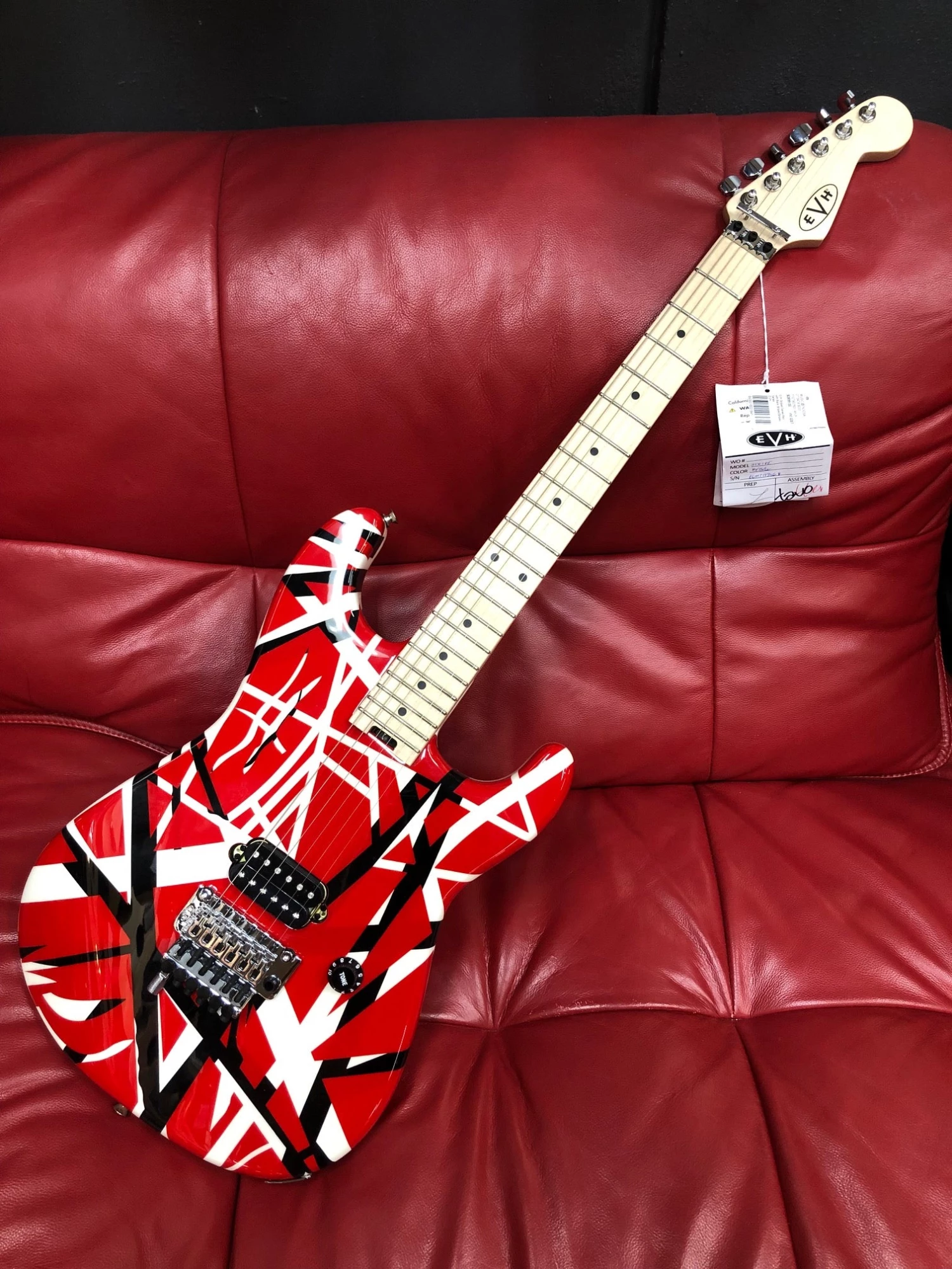 GUITARS EVH Striped Series Red With Black Stripes 3 GUITARS EVH Striped Series Red With Black Stripes