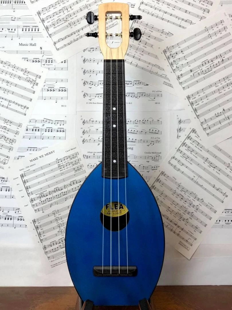 FLEA M-30 SAPPHIRE UKULELE WITH BAG 3 FLEA M-30 SAPPHIRE UKULELE WITH BAG