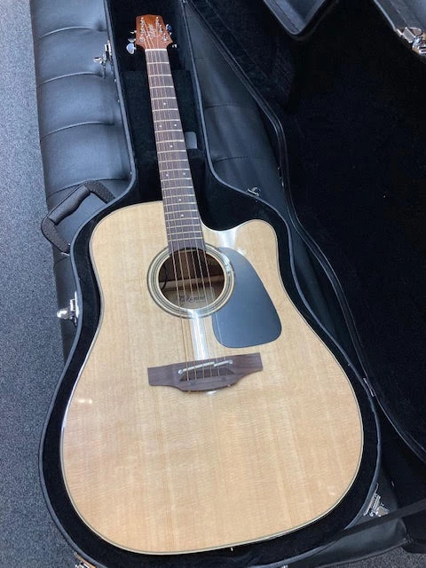 GUITARS Takamine Pro Series 2 Dreadnought AC/EL Guitar With Cutaway Natural Gloss Top With Satin Back & Sides 3 GUITARS Takamine Pro Series 2 Dreadnought AC/EL Guitar With Cutaway Natural Gloss Top With Satin Back & Sides
