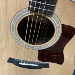 Taylor 210CE Acoustic Electric Guitar ( Preloved )