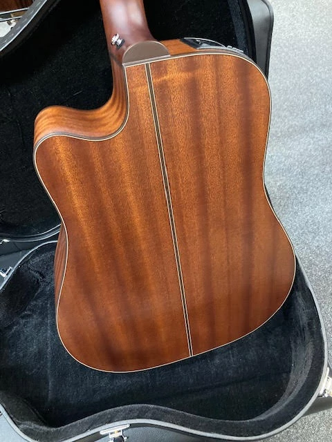 GUITARS Takamine Pro Series 2 Dreadnought AC/EL Guitar With Cutaway Natural Gloss Top With Satin Back & Sides 7 GUITARS Takamine Pro Series 2 Dreadnought AC/EL Guitar With Cutaway Natural Gloss Top With Satin Back & Sides