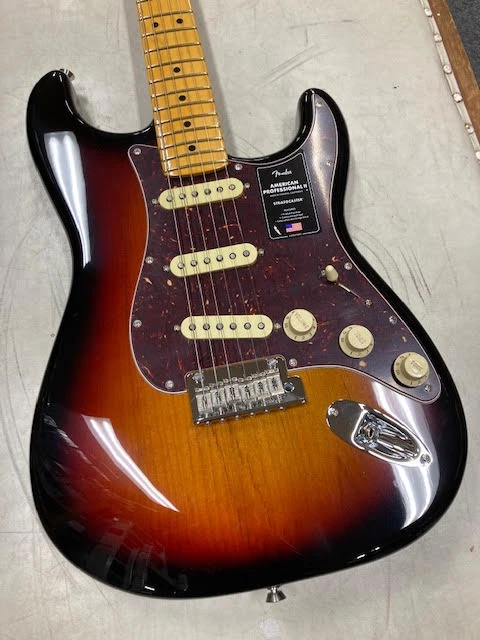 GUITARS Fender American Professional II Stratocaster 3-Colour Sunburst 4 GUITARS Fender American Professional II Stratocaster 3-Colour Sunburst