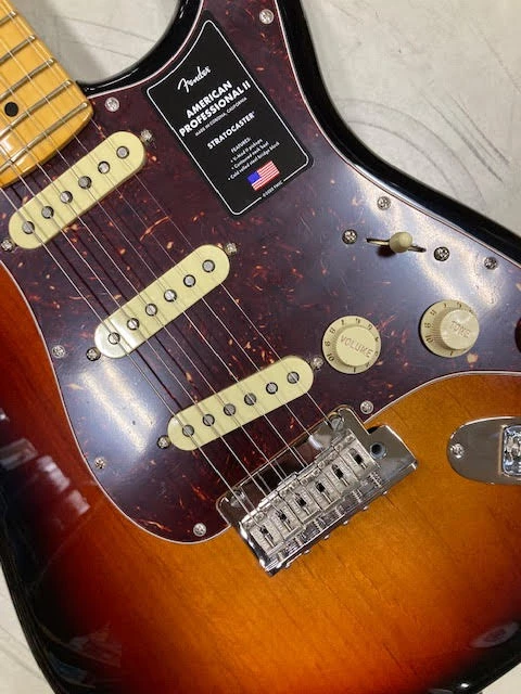 GUITARS Fender American Professional II Stratocaster 3-Colour Sunburst 5 GUITARS Fender American Professional II Stratocaster 3-Colour Sunburst