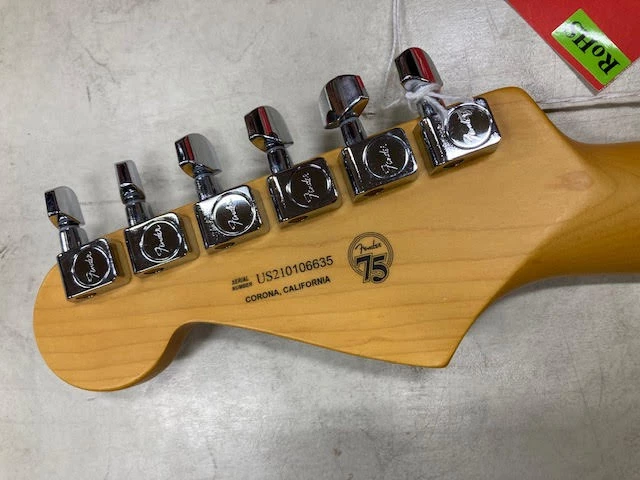 GUITARS Fender American Professional II Stratocaster 3-Colour Sunburst 9 GUITARS Fender American Professional II Stratocaster 3-Colour Sunburst