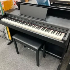 DIGITAL PIANOS/KEYBOARDS Yamaha YDP164B Digital Piano